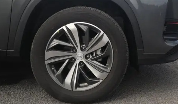 長(zhǎng)安cs75plus輪轂尺寸多少 汽車(chē)輪轂尺寸為19英寸