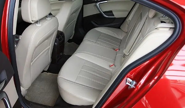 別克君威車身尺寸是多少 長(zhǎng)寬高4904*1863*1461mm