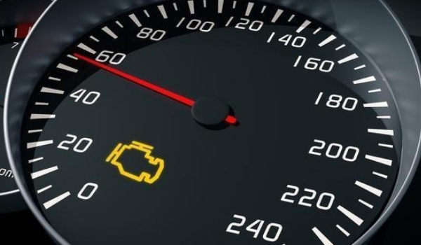 發(fā)動機(jī)故障燈亮黃燈是什么原因引起的 具體原因分三種（傳感器/保養(yǎng)/油質(zhì)）