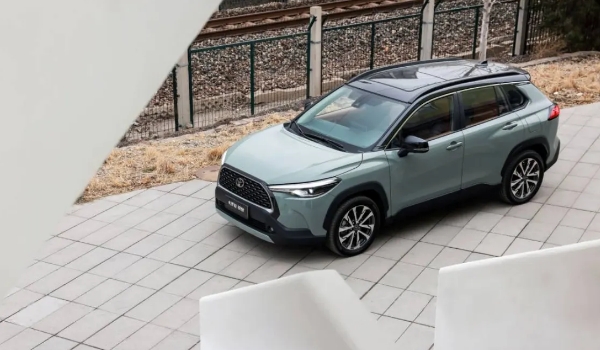 卡羅拉銳放2022款報(bào)價(jià)及圖片 市場最新款售價(jià)12萬