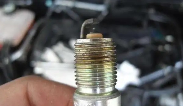 昂科威有幾個(gè)火花塞 一共有四個(gè)火花塞(使用壽命長達(dá)4萬公里)