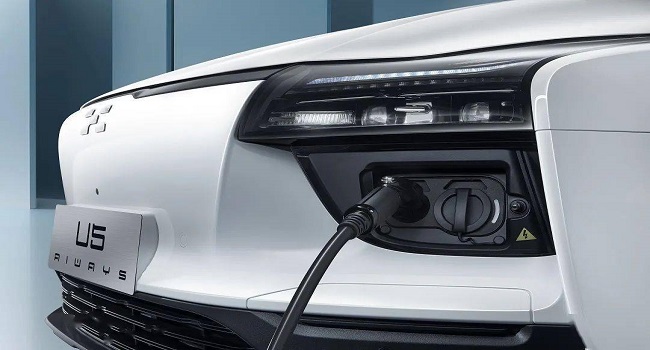 愛馳u5純電動(dòng)汽車充電口怎么打開，用應(yīng)急解鎖不用慌