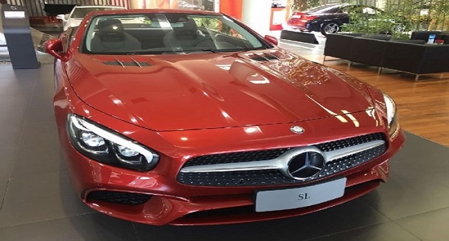 奔馳2022硬頂敞篷跑車多少錢，價(jià)格與油耗決定速度與激情