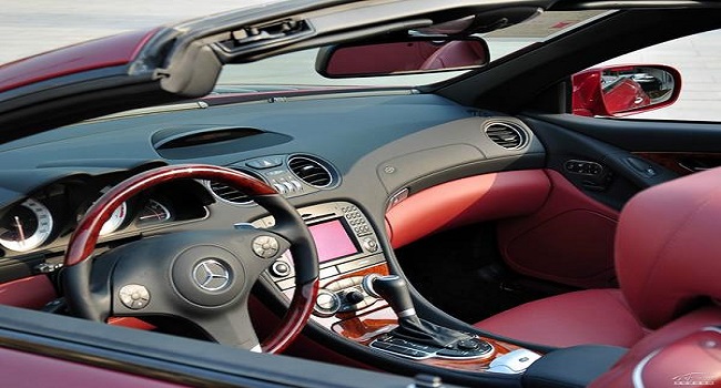 奔馳2022硬頂敞篷跑車多少錢，價(jià)格與油耗決定速度與激情