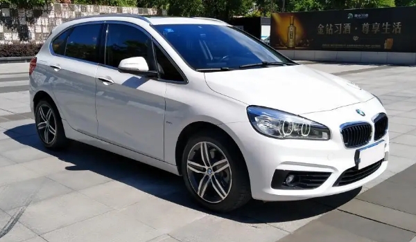 寶馬218i旅行車二手車價格，市場成交價12萬起
