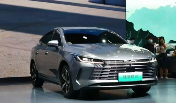 比亞迪驅(qū)逐艦05價(jià)格參數(shù)，最新款售價(jià)11萬(wàn)（發(fā)動(dòng)機(jī)最大功率110馬力）