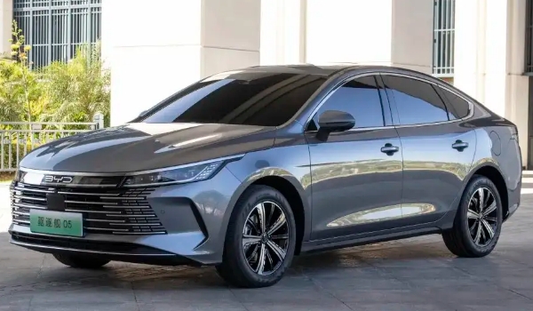 比亞迪驅(qū)逐艦05價(jià)格參數(shù)，最新款售價(jià)11萬(wàn)（發(fā)動(dòng)機(jī)最大功率110馬力）