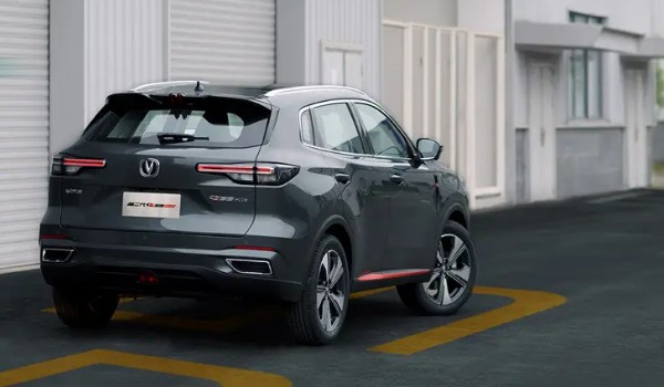 長安cs55plus怎么樣值得買嗎 車身長達(dá)4.5米(前后均為獨(dú)立懸架結(jié)構(gòu))