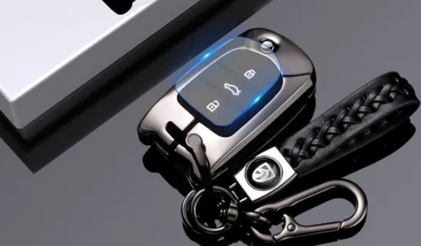 寶駿730鑰匙鎖車里了怎么辦 有四種解決辦法(避免鑰匙掉入車內(nèi))