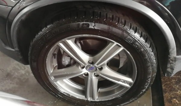 沃爾沃xc90輪胎是什么牌子 采用米其林輪胎(抓地性強(qiáng)舒適性高)