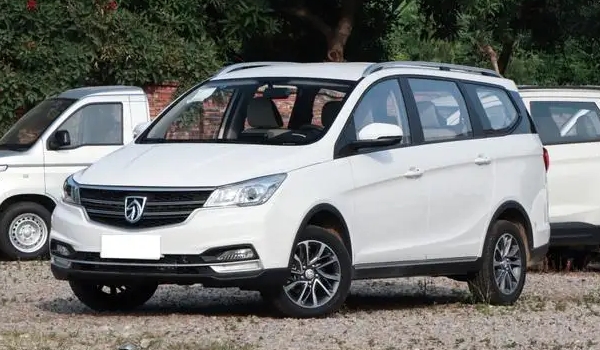 寶駿730油耗多少錢(qián)一公里，花費(fèi)大概7-9毛（百公里油耗實(shí)測(cè)7L起）