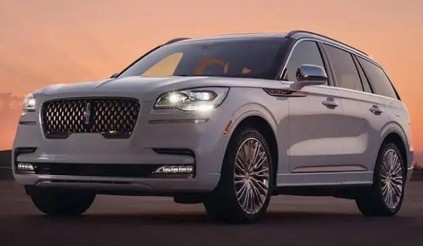 林肯飛行家參數(shù)及配置如何 車身長達5米(搭載3.0T六缸發(fā)動機)