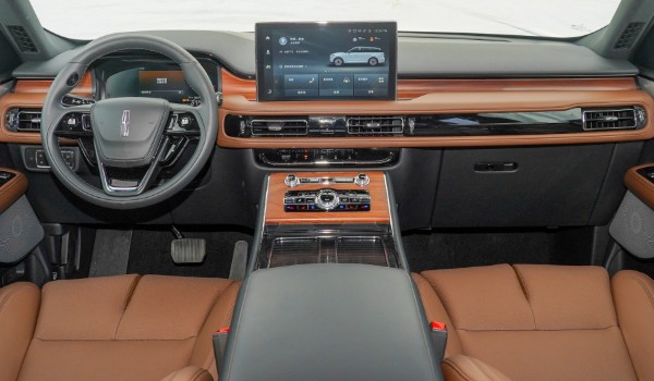 林肯飛行家參數(shù)及配置如何 車身長達5米(搭載3.0T六缸發(fā)動機)