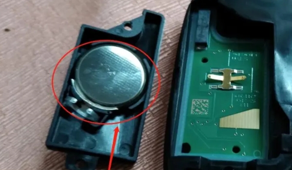 寶駿510鑰匙沒(méi)電了怎么打火啟動(dòng)，將鑰匙貼在一鍵啟動(dòng)按鈕上最快捷