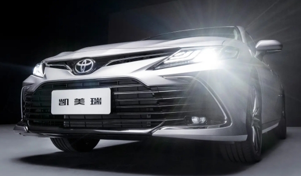 豐田凱美瑞2022新款圖片價(jià)格，最新2022款報(bào)價(jià)17萬(wàn)起