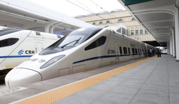 動車和高鐵有什么區(qū)別，有四個明顯的區(qū)別（車次/速度/鐵軌/行駛要求）