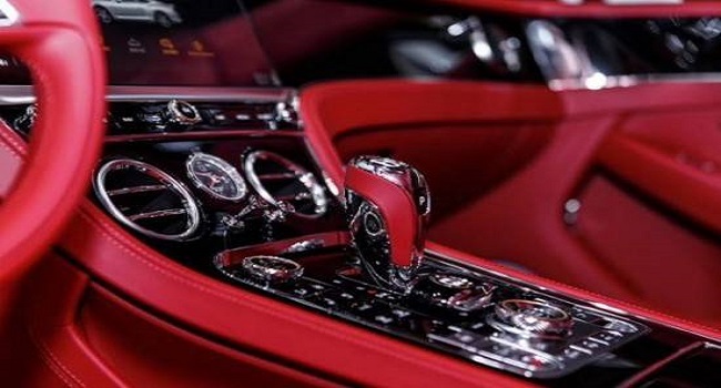 賓利歐陸底盤升降按鈕咋用，賓利歐陸GT奢華木質(zhì)內(nèi)飾誘惑大