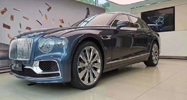 賓利飛馳w12報價，價格與車型豪氣相當