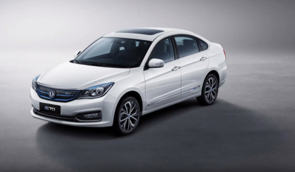 東風(fēng)e70電動(dòng)汽車(chē)報(bào)價(jià) 東風(fēng)e70新車(chē)僅售13.88萬(wàn)（續(xù)航能力好）