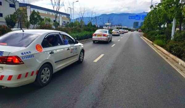 科目三考哪些項(xiàng)目 共有16個考試項(xiàng)目(要做到膽大心細(xì))