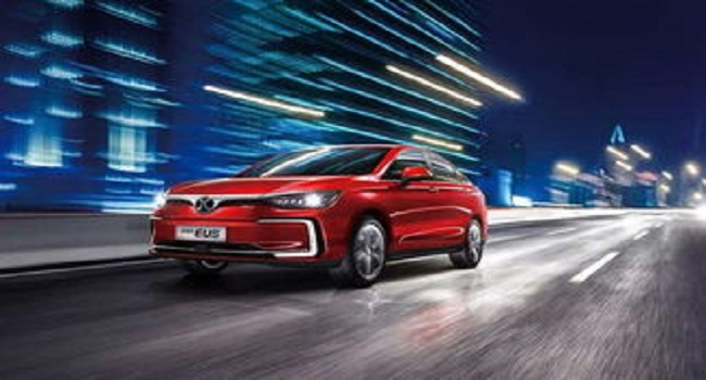 北汽eu5r500網(wǎng)約車版價(jià)格，純電動(dòng)經(jīng)濟(jì)實(shí)惠網(wǎng)約車首選