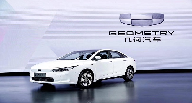 吉利電動汽車5萬左右，續(xù)航322km充電半小時