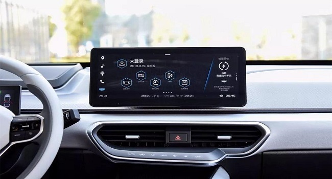 吉利電動汽車5萬左右，續(xù)航322km充電半小時