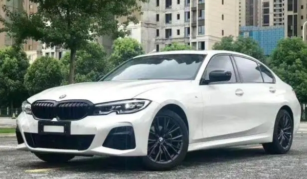 寶馬325li報價2022款落地價，2022新款報價31萬（全款落地最低33萬）