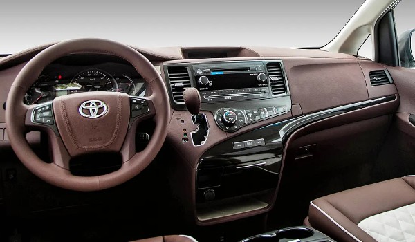 豐田塞納是進口還是國產 是進口車型(定位中大型mpv)