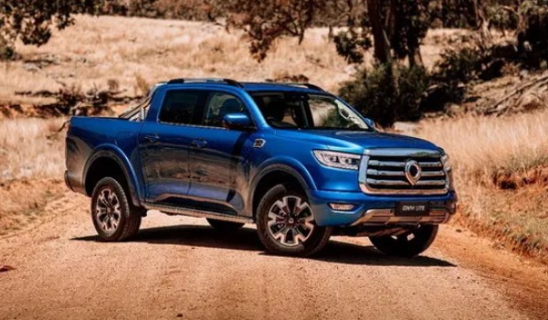 四驅(qū)柴油皮卡哪個(gè)好 炮售價(jià)10萬(wàn)一臺(tái)(車(chē)身長(zhǎng)達(dá)5.4米)