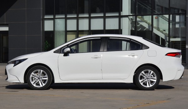 豐田雷凌是b級(jí)車嗎 是a級(jí)轎車(車身長達(dá)4.6米)