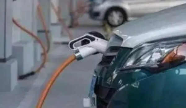 插電混動好還是油電混動好，插電混動油耗更低（油電混動更便利）