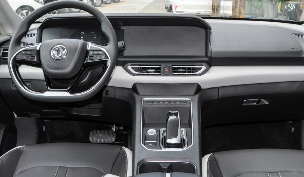 東風(fēng)e70電動(dòng)汽車報(bào)價(jià) 新車售價(jià)13萬(wàn)元一輛(分期首付4萬(wàn))