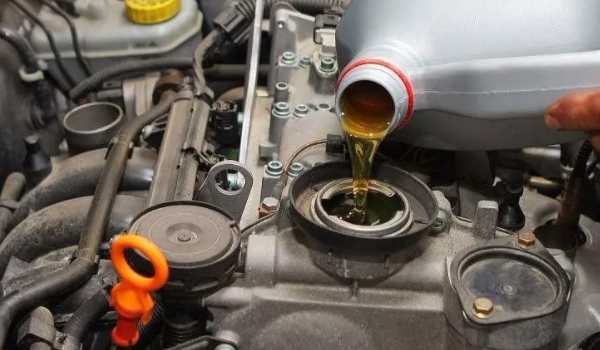 機油的保質期一般是幾年 5年到10年時間（定期更換保養(yǎng)效果好）