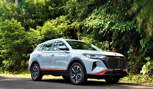 東風(fēng)風(fēng)神ax7多少錢一輛，最新2022款報價9萬起