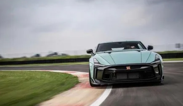 gtr是什么車，日產(chǎn)公司推出的一款跑車