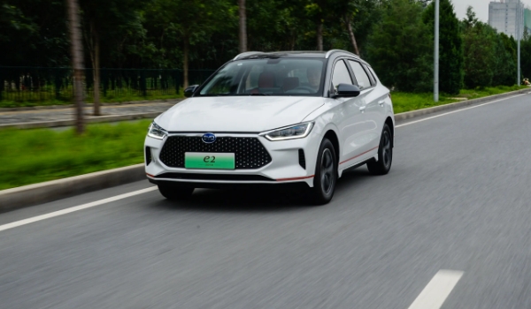 10萬元內(nèi)最好電動(dòng)汽車，宏光MINIEV價(jià)格最低銷量最高