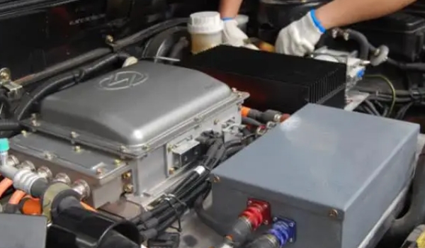 比亞迪換電池多少錢，差不多6萬元左右