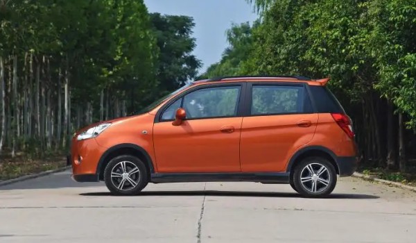 海馬愛尚ev純電動汽車怎么樣 續(xù)航可達(dá)100km(配置功能豐富)