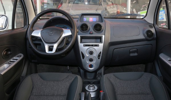 海馬愛尚ev純電動汽車怎么樣 續(xù)航可達(dá)100km(配置功能豐富)