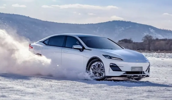 長安深藍sl03增程版可插電嗎 可以插電（需要選裝）