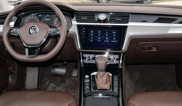 大眾輝昂與奧迪a6哪個(gè)好 奧迪a6動(dòng)力更強(qiáng)(途昂頂配44萬)