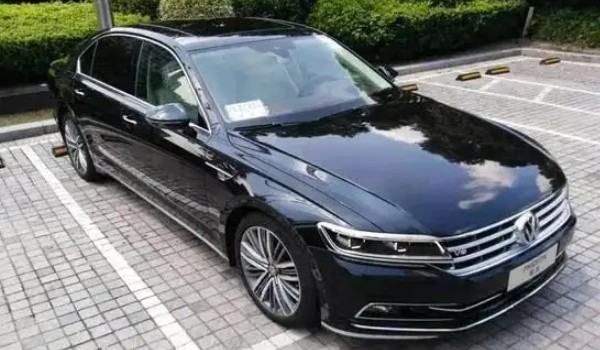 大眾輝昂與奧迪a6哪個(gè)好 奧迪a6動(dòng)力更強(qiáng)(途昂頂配44萬)