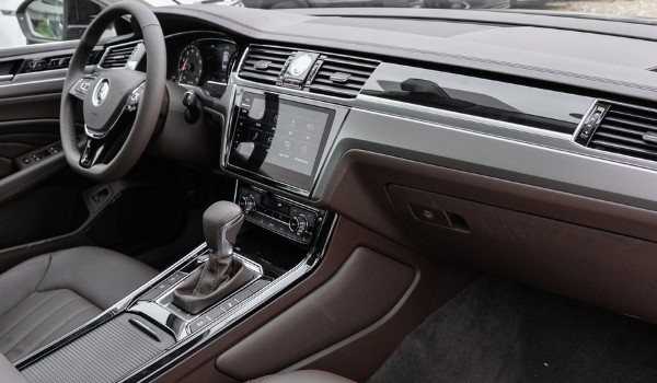 大眾輝昂怎么樣值得買嗎 車身長達(dá)5米(搭載2.0T發(fā)動機(jī))