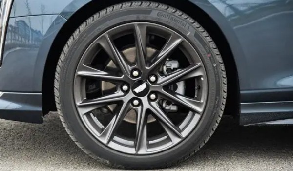 凱迪拉克ct4是防爆胎嗎 是防爆輪胎(壽命長(zhǎng)胎壁厚實(shí))