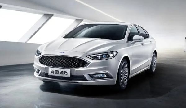 福特蒙迪歐怎么樣，標(biāo)配2.0T+8AT的動力總成（尺寸參數(shù)越級）