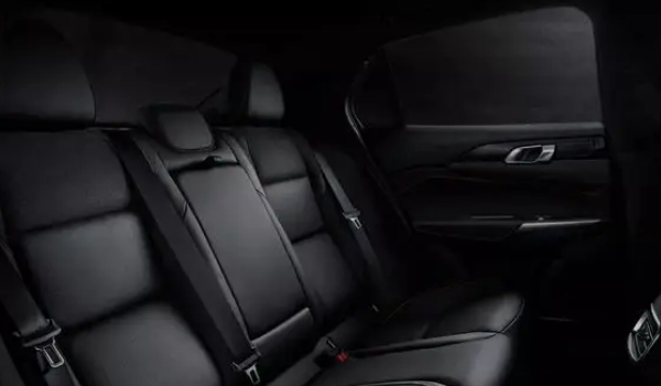 領克03+配置參數公布，標配2.0T+8AT動力（采用4門5座三廂車結構）