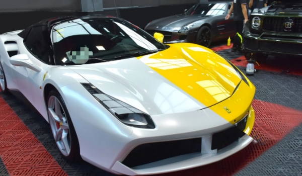 汽車貼膜多少錢，價格最低幾百元左右（不過材料劣質(zhì)）