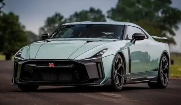 gtr多少錢(qián)一輛，參考價(jià)150.5-168萬(wàn)（國(guó)內(nèi)市場(chǎng)已停售）