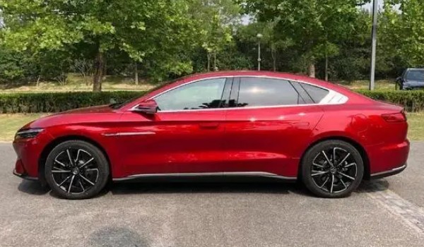 口碑最好的油電混合車 比亞迪漢售價21萬(1.5T+雙電機配置)